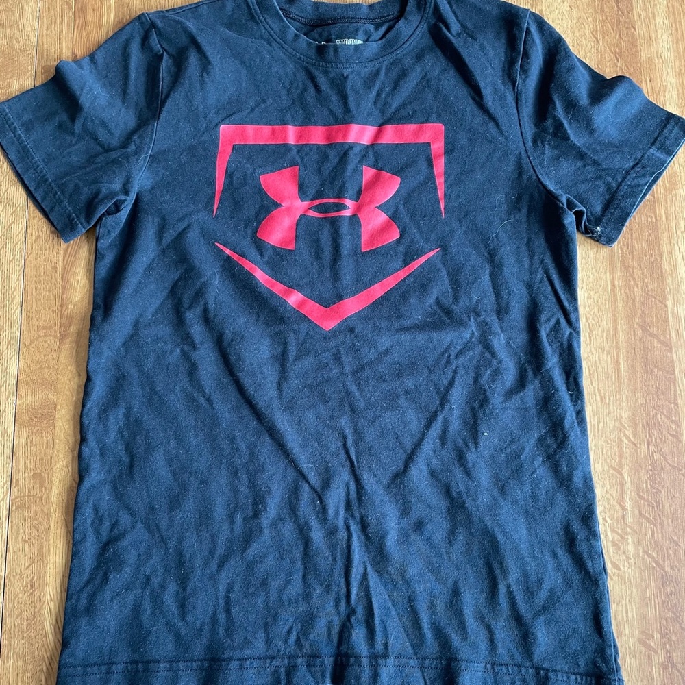 Under Armour shirt sleeve tee